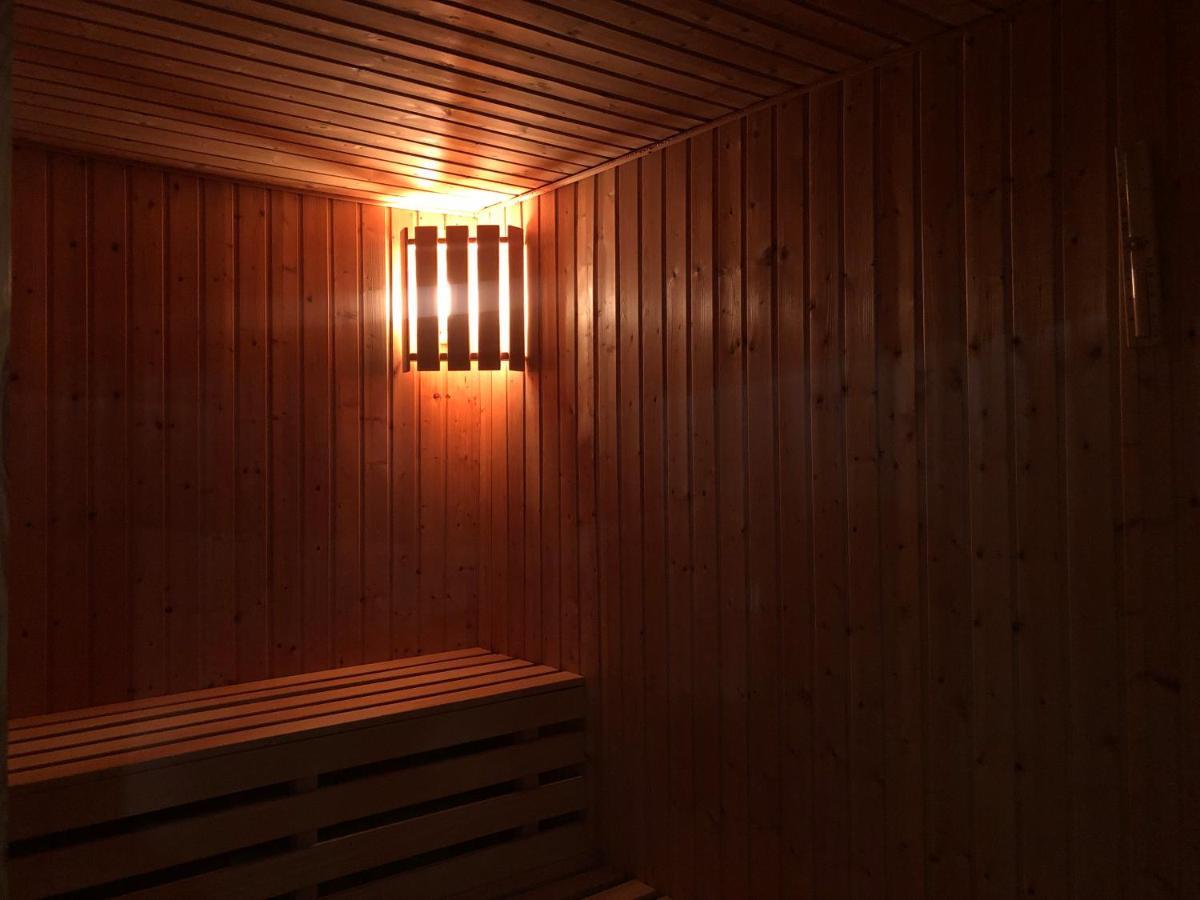 Meduza Wellness Spa S Ubytovanim Hlohovec Exteriör bild