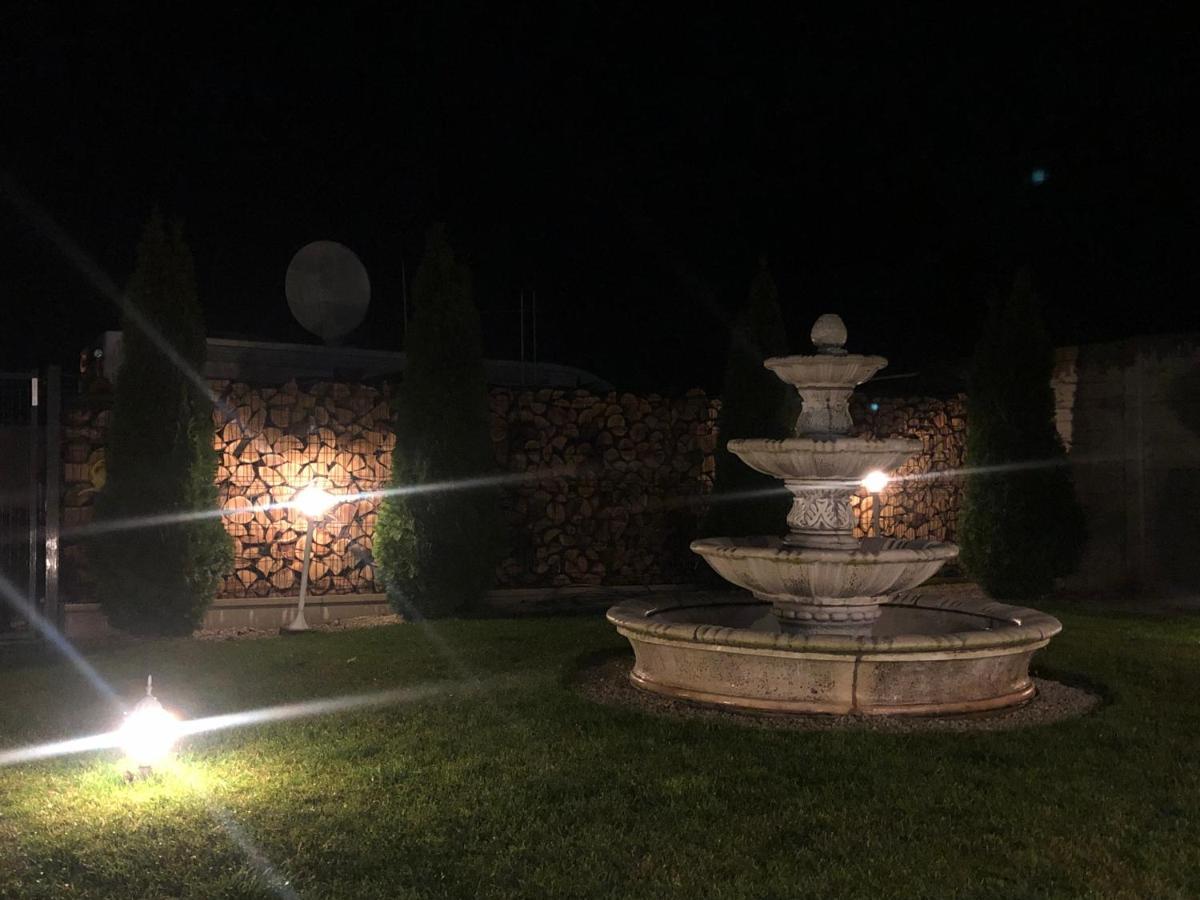 Meduza Wellness Spa S Ubytovanim Hlohovec Exteriör bild