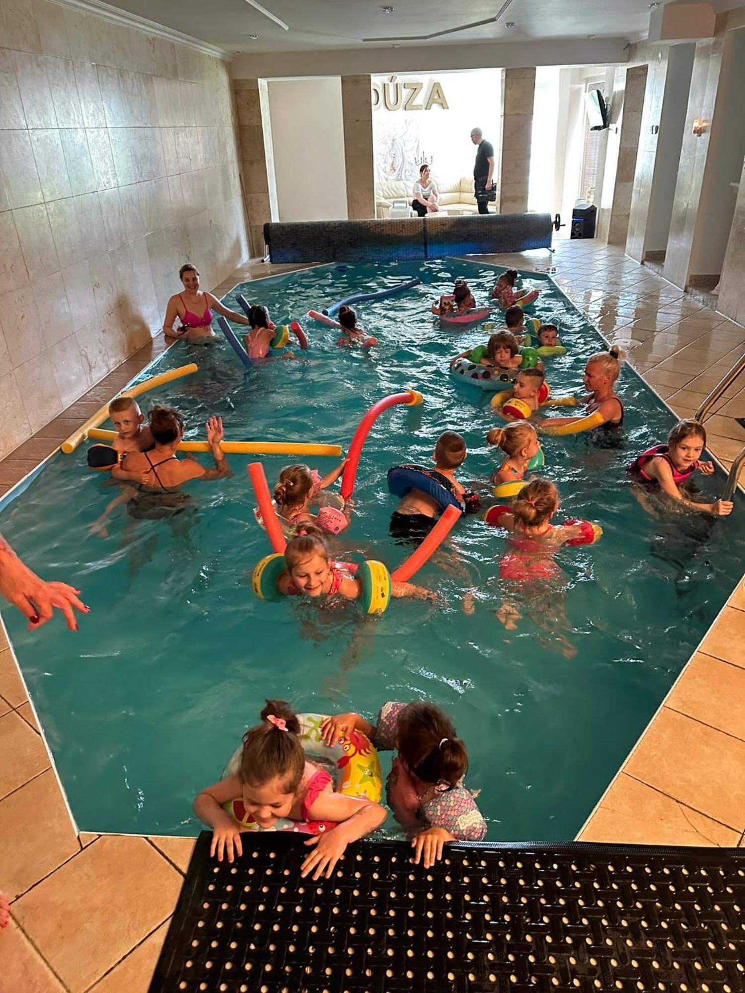 Meduza Wellness Spa S Ubytovanim Hlohovec Exteriör bild