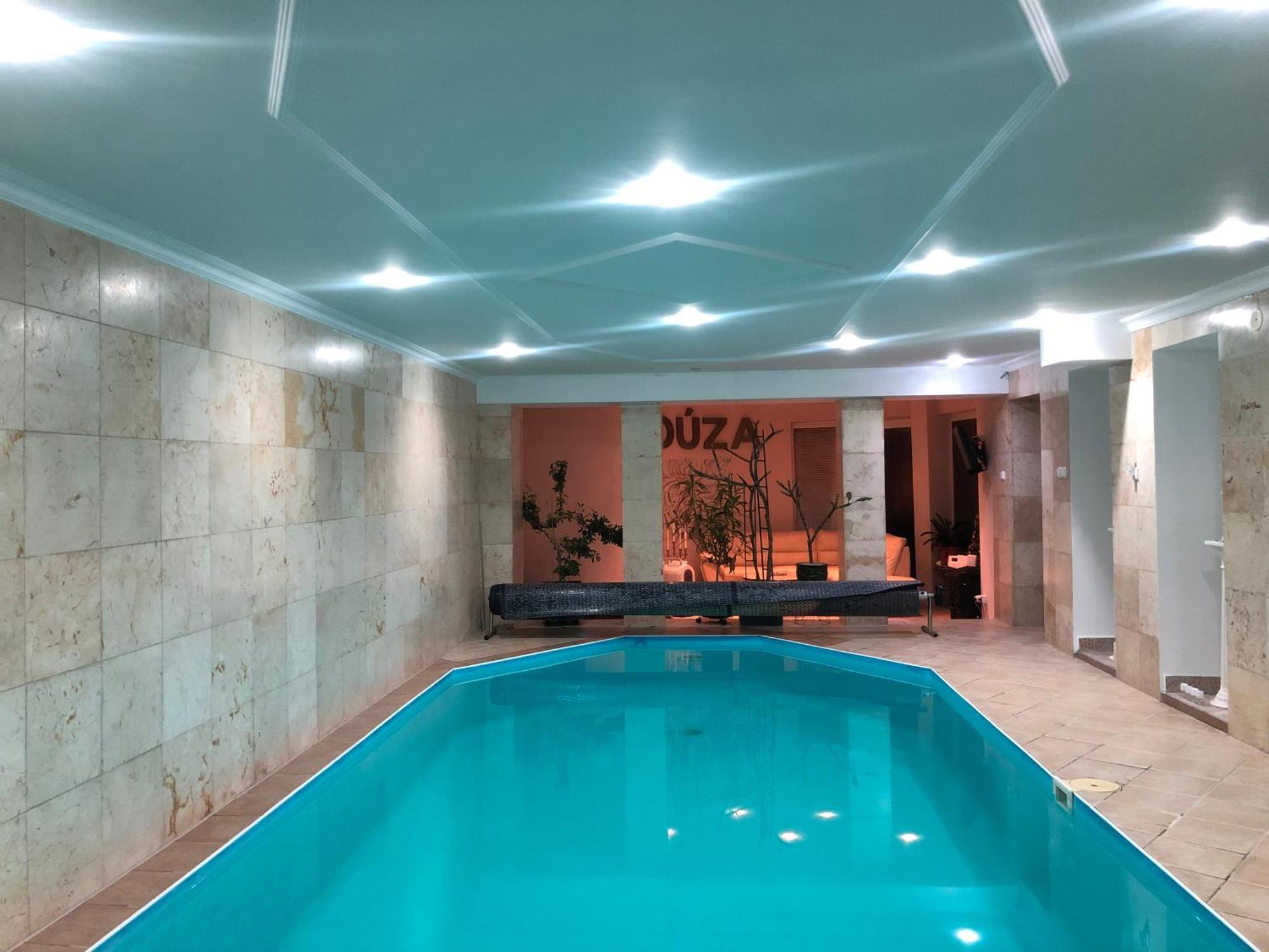 Meduza Wellness Spa S Ubytovanim Hlohovec Exteriör bild