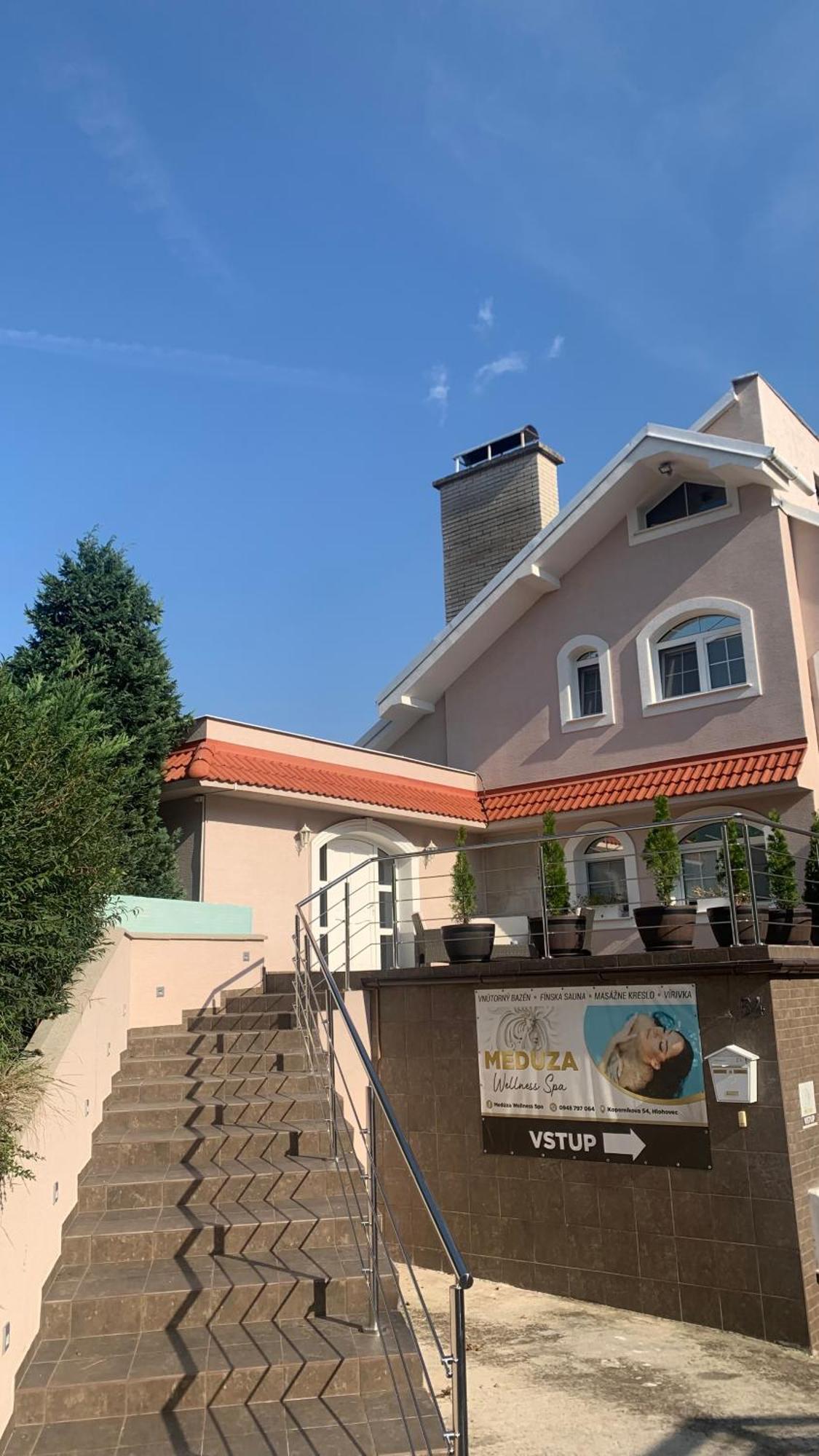 Meduza Wellness Spa S Ubytovanim Hlohovec Exteriör bild