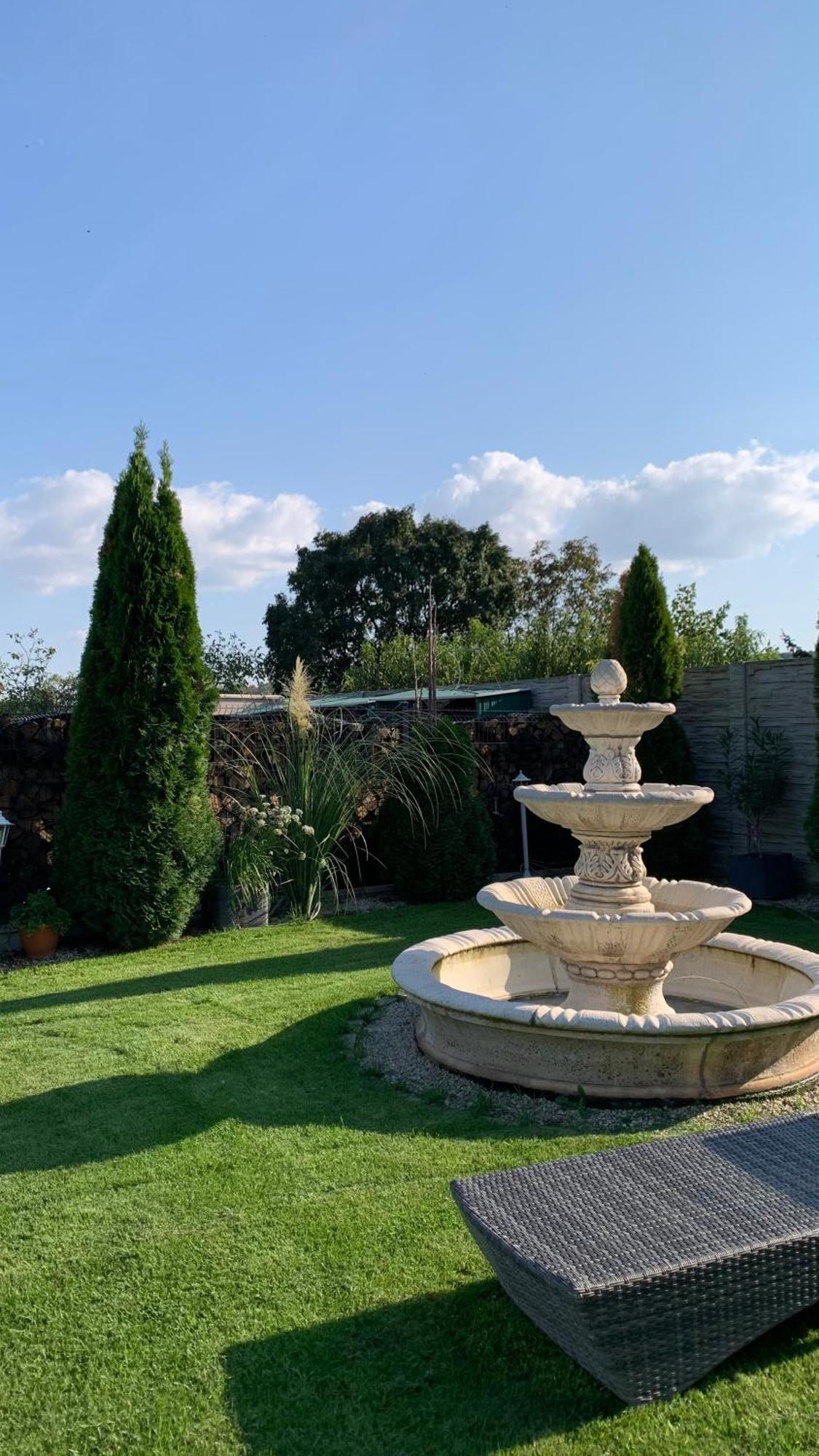 Meduza Wellness Spa S Ubytovanim Hlohovec Exteriör bild