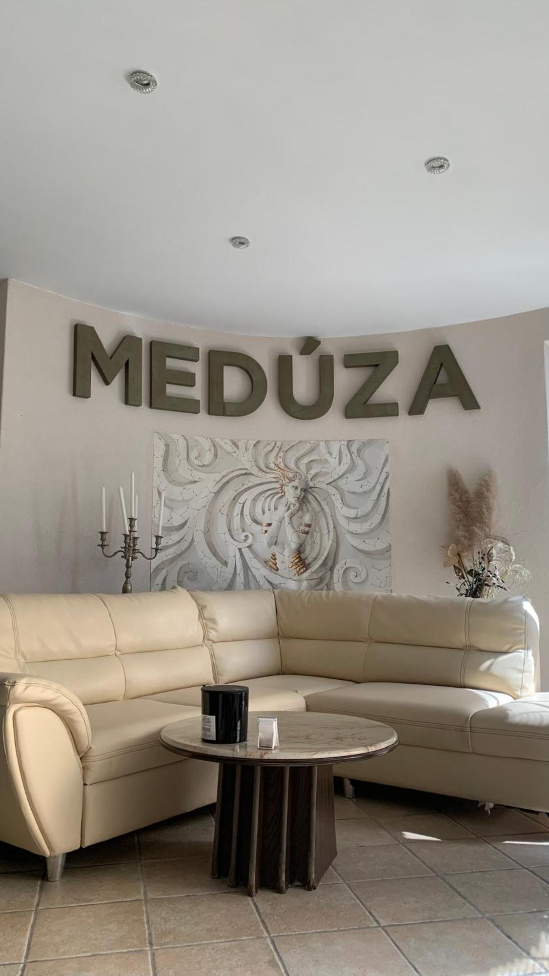 Meduza Wellness Spa S Ubytovanim Hlohovec Exteriör bild