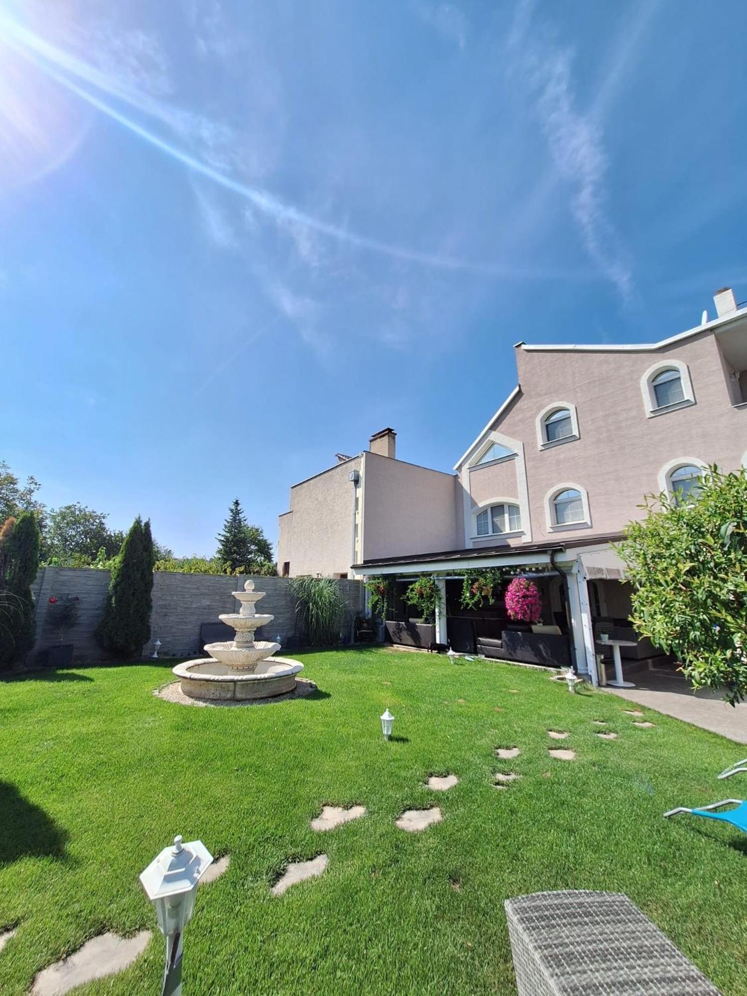 Meduza Wellness Spa S Ubytovanim Hlohovec Exteriör bild