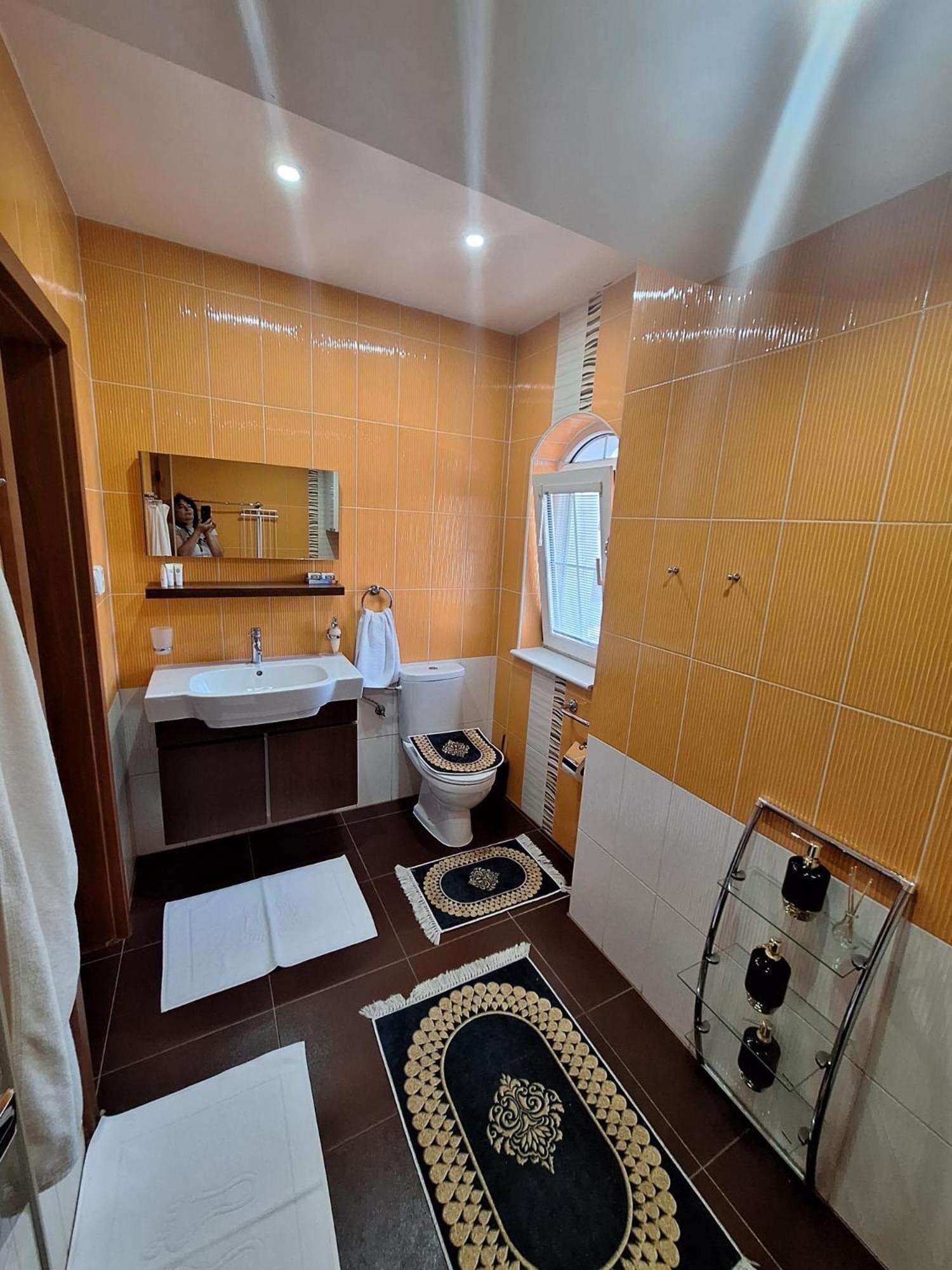 Meduza Wellness Spa S Ubytovanim Hlohovec Exteriör bild